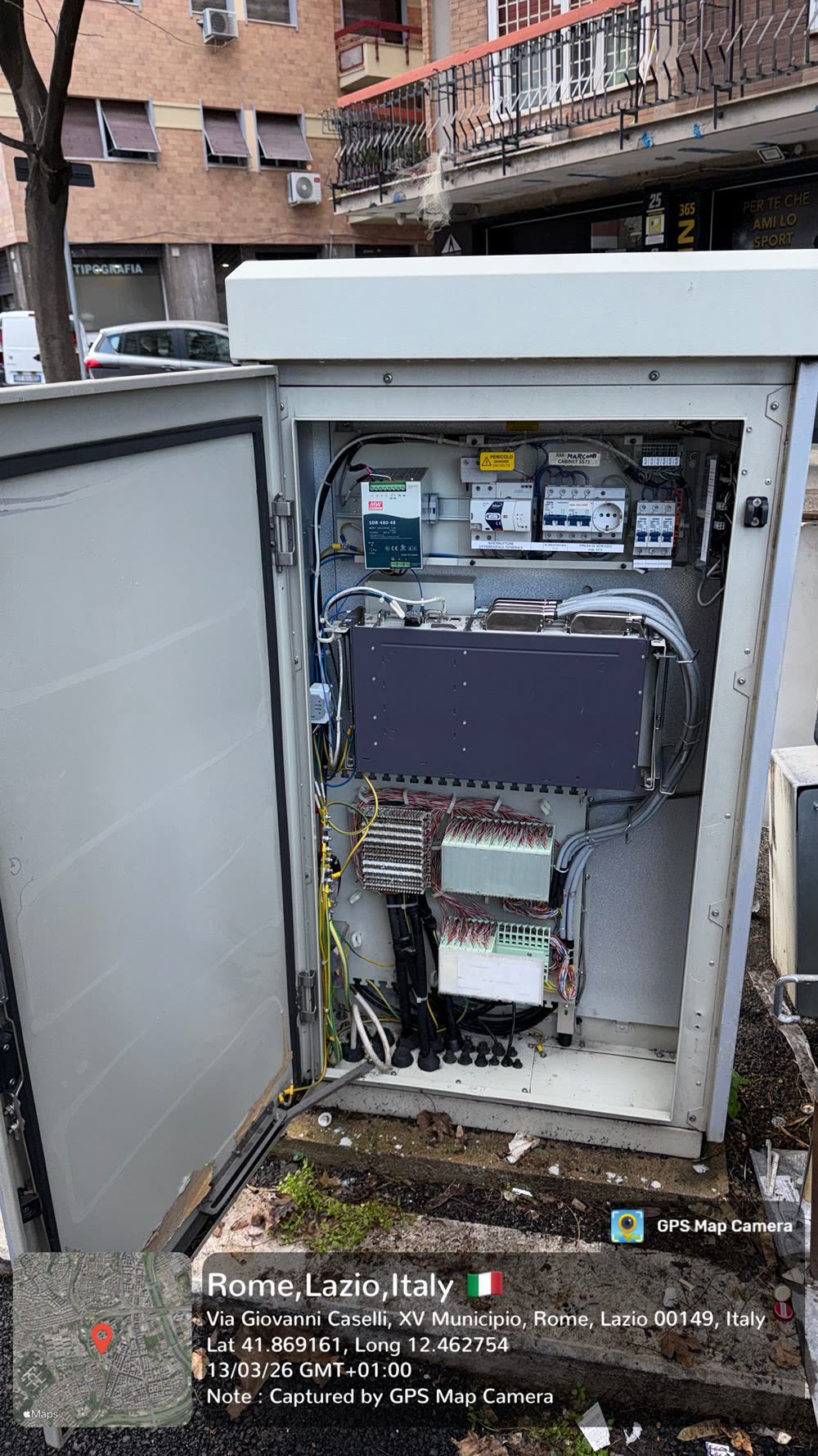 Dettaglio posa cavo fibra