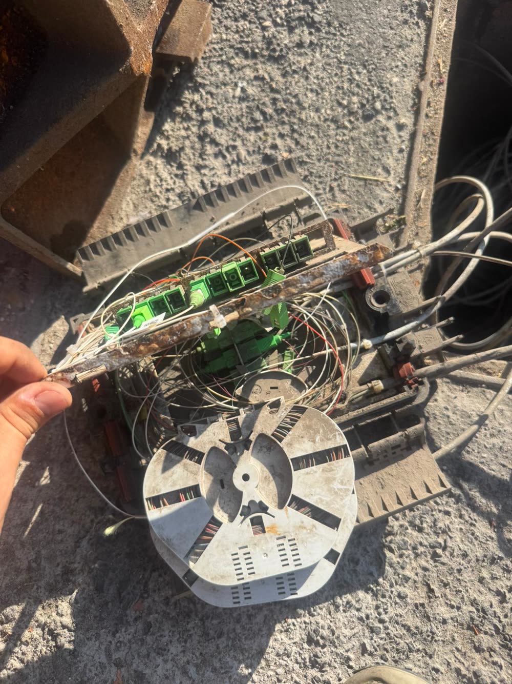 Terminazioni e fibre ottiche in pozzetto